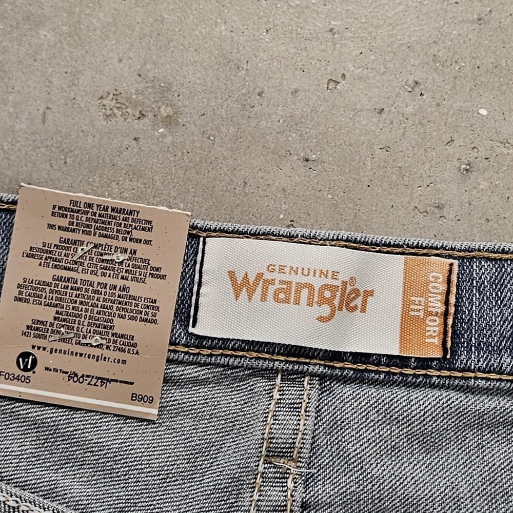 NWT Wrangler Rugged Men's Comfort Fit Jean 36x29 - Wrangler Authentics - Picture 6 of 8